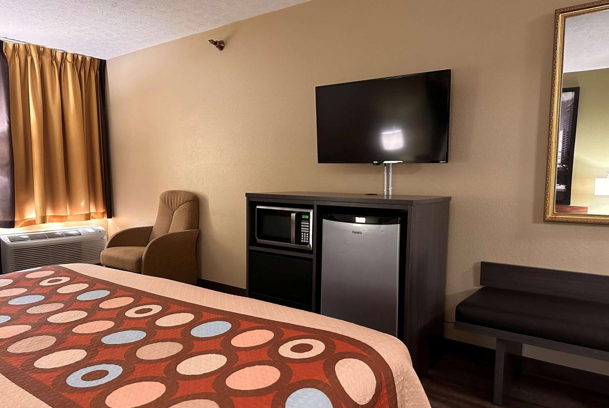 Super 8 By Wyndham Bellefontaine Hotel Exterior foto