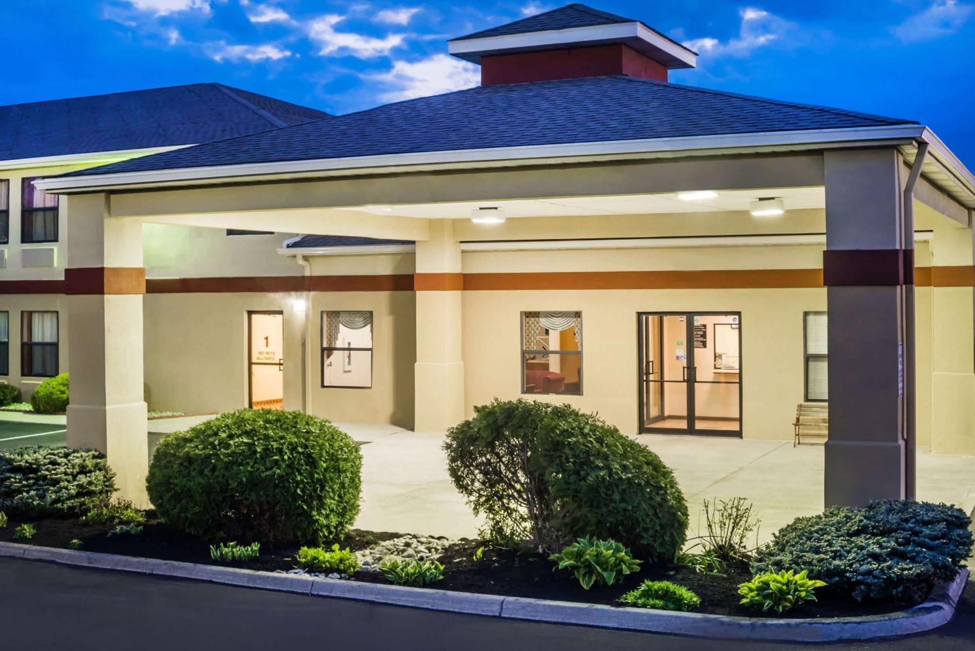 Super 8 By Wyndham Bellefontaine Hotel Exterior foto