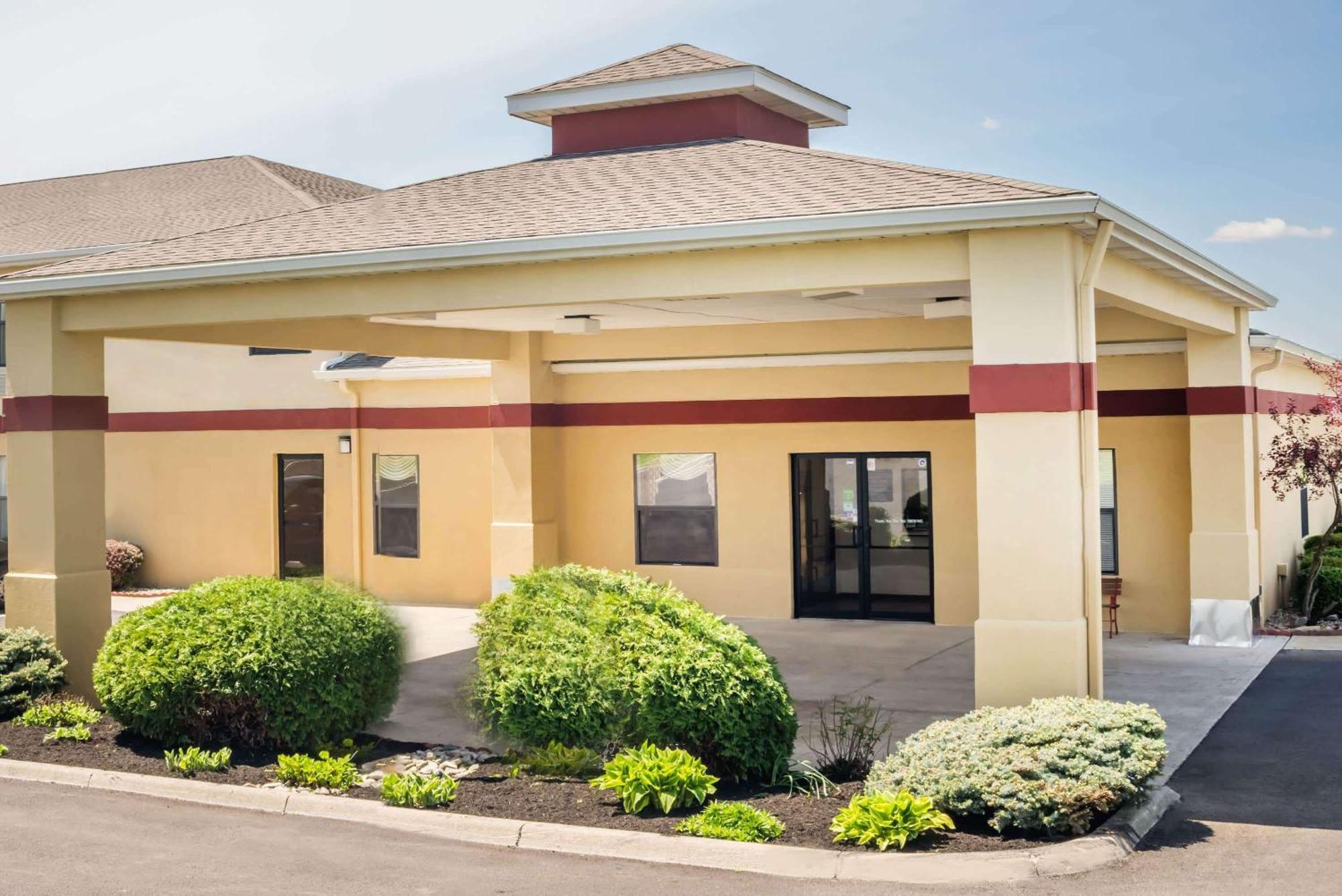 Super 8 By Wyndham Bellefontaine Hotel Exterior foto